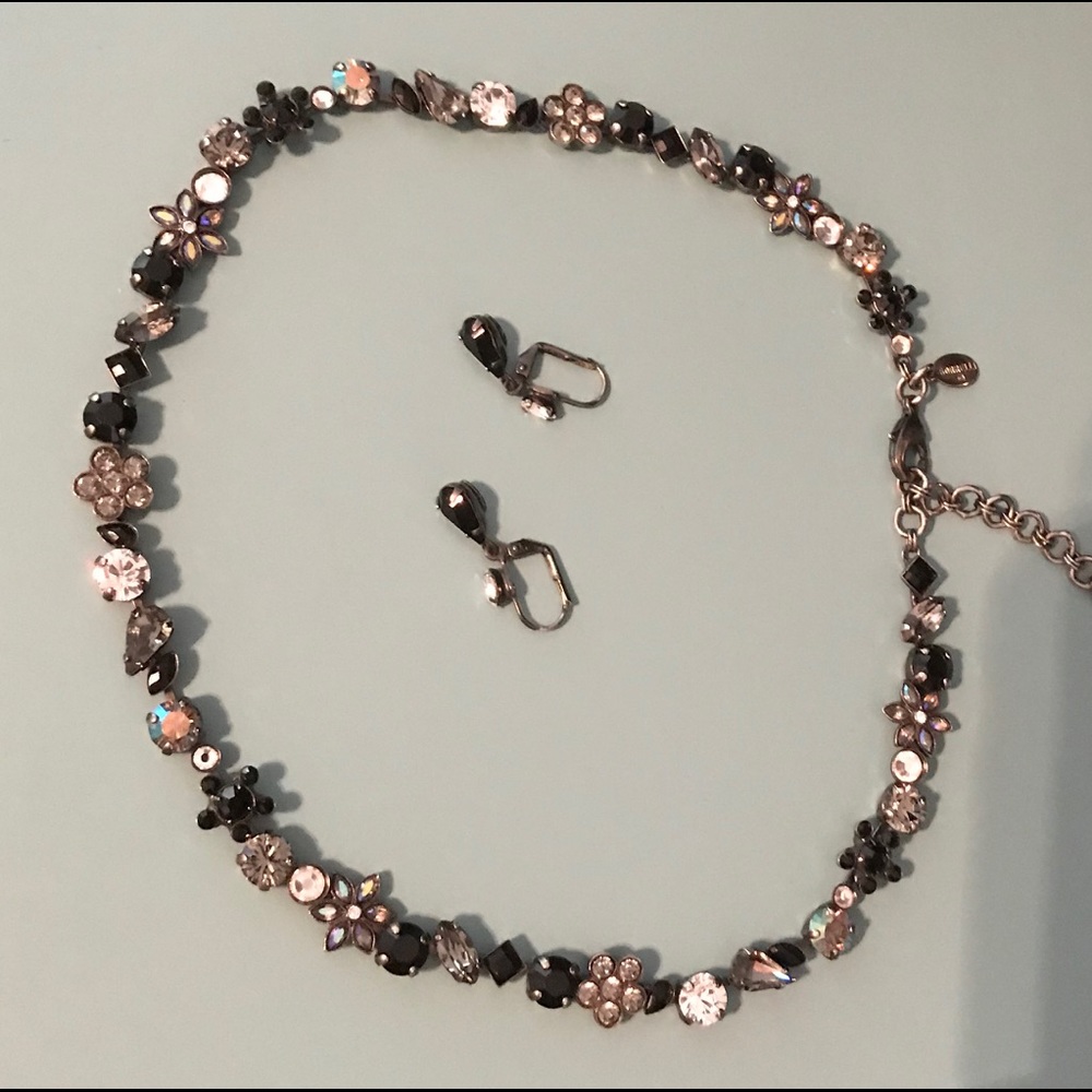 Black and white sorrelli necklace and earrings